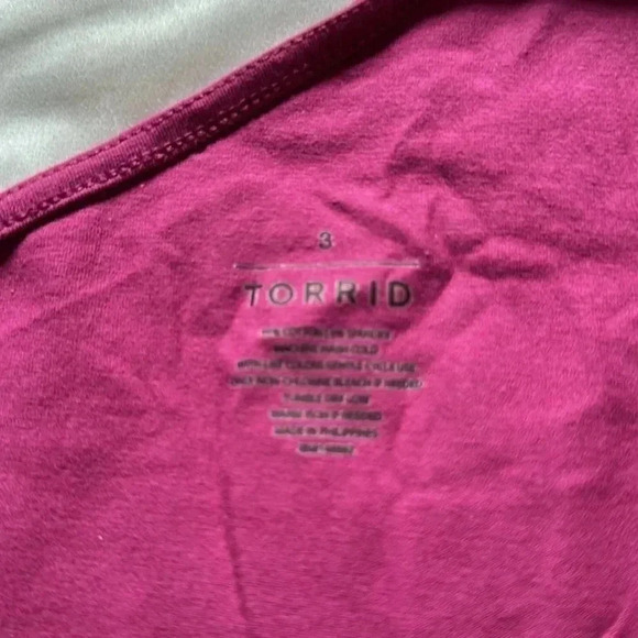 TORRID Size 3 Berry  /Purple One Shoulder Cut Out Foxy Tank NWT - Picture 5 of 5